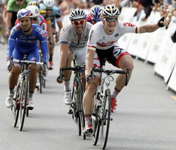 André Greipel ha la meglio su John Degenkolb e Nacer Bouhanni nella Brussels Cycling Classic © hbvl.be