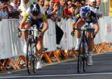 Chloe Hosking batte allo sprint Gracie Elvin nella prima tappa del Ladies Tour of Qatar © Twitter