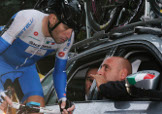 Vincenzo Nibali e Paolo Bettini discutono la tattica di corsa © Bettiniphoto