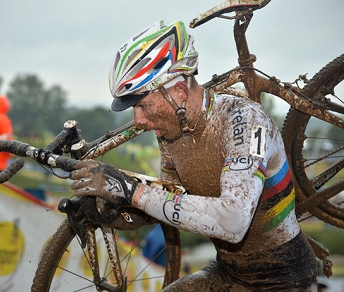 Il Campione del Mondo Sven Nys impegnato domenica scorsa a Ronse © sport.be.msn.com - Belga