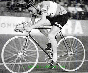 Jacques Anquetil in azione il 29 giugno 1956 al Vigorelli © chainedrevolution.com