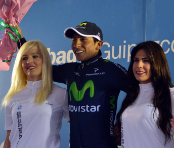 Il colombiano Nairo Quintana sul podio di tappa ad Arrate © movistarteam.com