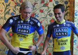 Oleg Tinkov, magnate russo e nuovo proprietario della Tinkoff-Saxo, mostra i muscoli con Alberto Contador © nieuwsblad.be