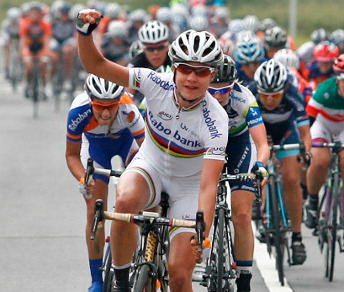 La vittoria di Marianne Vos a Iurreta, nella prima tappa dell'Emakumeen Bira © Sportfoto.nl