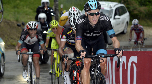 Bradley Wiggins insegue sulla via di Pescara. Le difficoltà del Giro non le aveva incontrate al Tour © teamsky.it