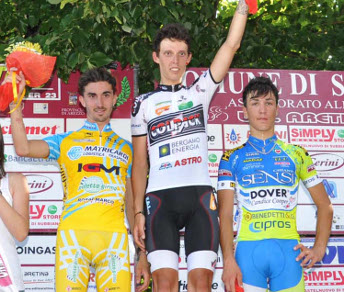 Il podio del 97esimo Giro del Casentino. Da sinistra: Alessio Taliani, il vincitore Gianfranco Zilioli e Valerio Conti © Comunicato Stampa Team Colpack