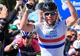 Mark Cavendish ottiene la prima vittoria stagionale, Sacha Modolo è quinto © Bettiniphoto