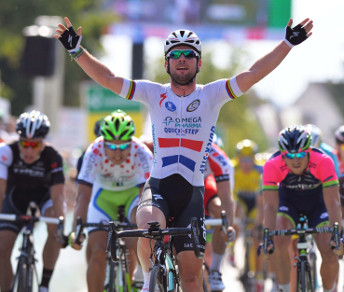 Mark Cavendish vince in volata nella quarta tappa del Tour de Suisse © OPQS/Tim De Waele