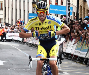 Alberto Contador esulta sul traguardo di Ordizia © diariovasco.com