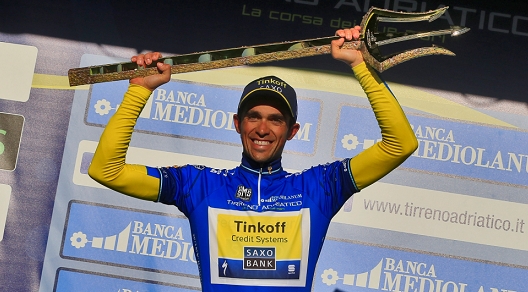 Alberto Contador col tritone della prima Tirreno-Adriatico vinta in carriera © Bettiniphoto