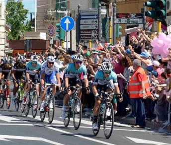 Il passaggio del Giro d'Italia 2013 da Giovinazzo © Gazzetta.it