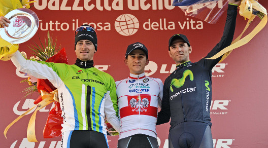 Il podio della Strade Bianche, con (da sinistra) Sagan, Kwiatkowski e Valverde. Il murciano vincerà la Roma Maxima © Lapresse