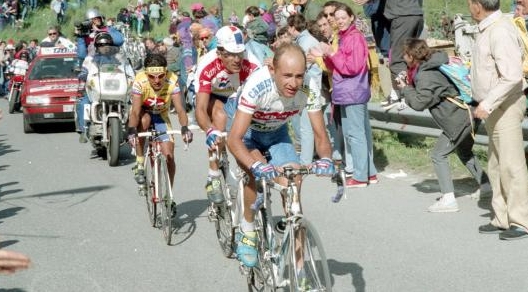 Marco Pantani con Miguel Indurain e Nelson Cacaito Rodríguez nella leggendaria Merano-Aprica del Giro d'Italia 1994 © 2.bp.blogspot.com