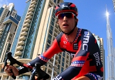 Taylor Phinney nel corso della crono vinta a Dubai. Alle sue spalle brilla l'edificio più alto del mondo © Bettiniphoto