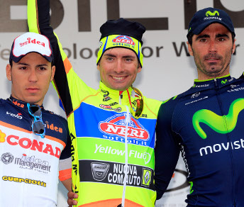 Simone Ponzi sul podio con Christian Delle Stelle (a sinistra) e Francisco Ventoso (a destra) © Bettiniphoto