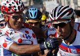 Nairo Quintana accende il sigaro a Joaquim Rodríguez a fine Tour 2013: al Giro saranno avversari © AFP/Getty Images
