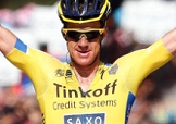Il gruppo è troppo lontano, Michael Rogers può alzare le braccia al traguardo di Savona © Bettiniphoto