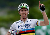 A Saas-Fee prima vittoria in maglia iridata per Rui Costa. Suo il Giro di Svizzera © Bettiniphoto