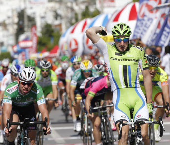 Elia Viviani batte Mark Cavendish nella quinta tappa del Giro di Turchia © Bettiniphoto