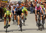 A Jesi esulta Lucinda Brand ma la vittoria è di Marianne Vos © Nicola Ianuale