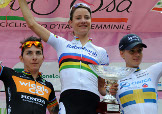Marianne Vos con Giorgia Bronzini ed Emma Johansson sul podio di Chiavenna © Nicola Ianuale