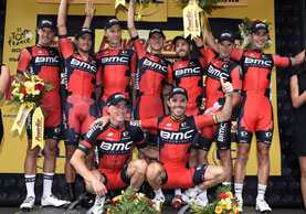 La BMC premiata per la vittoria della cronosquadre di Plumelec © Bettiniphoto