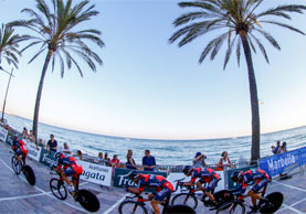 La BMC nella bizzarra cronosquadre d'apertura della Vuelta 2015 © Bettiniphoto