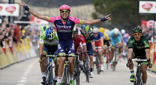 Nella quinta tappa della Parigi-Nizza Davide Cimolai precede Bryan Coquard © Belga