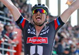 La vittoria di John Degenkolb nel velodromo di Roubaix davanti a Zdenek Stybar e Greg Van Avermaet © Bettiniphoto