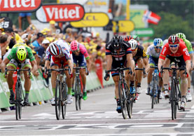 Terza vittoria di tappa per André Greipel al Tour 2015 © Bettiniphoto