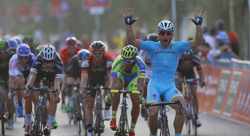 Andrea Guardini esulta tagliando il traguardo della prima tappa dell'Abu Dhabi Tour © Bettiniphoto