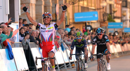 A Zumarraga Joaquim Rodríguez regola Sergio Henao e Nairo Quintana © Bettiniphoto