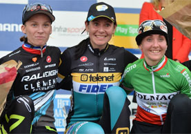 Il podio della prova femminile di Namûr con Caroline Mani, Nikki Harris ed Eva Lechner © Sport.be