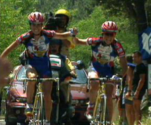 Veronesi e Somarriba (Alfa Lum) spianano il Monte Serra al Giro 1999 © Archivio Rai
