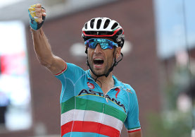 Sul traguardo di La Toussuire esplode la gioia di Vincenzo Nibali © Bettiniphoto