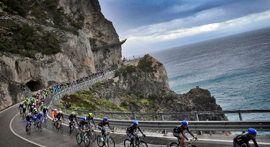 La Milano-Sanremo passa su Capo Noli © Cor Vos