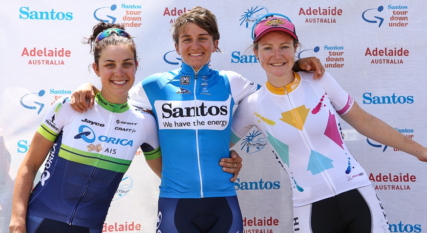 Valentina Scandolara al Santos Women's Tour 2015 tra Melissa Hoskins e Lauren Kitchen - Foto Cyclingtips.com @ Con Chronis