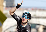 Elia Viviani vince la seconda tappa del Giro d'Italia a Genova © Bettiniphoto