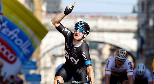Elia Viviani vince la seconda tappa del Giro d'Italia a Genova © Bettiniphoto