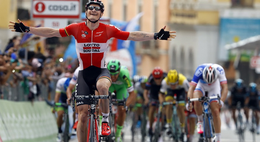 André Greipel può alzare le braccia: è sua la vittoria nella quarta tappa del Giro d'italia 2016 a Benevento @ Bettiniphoto