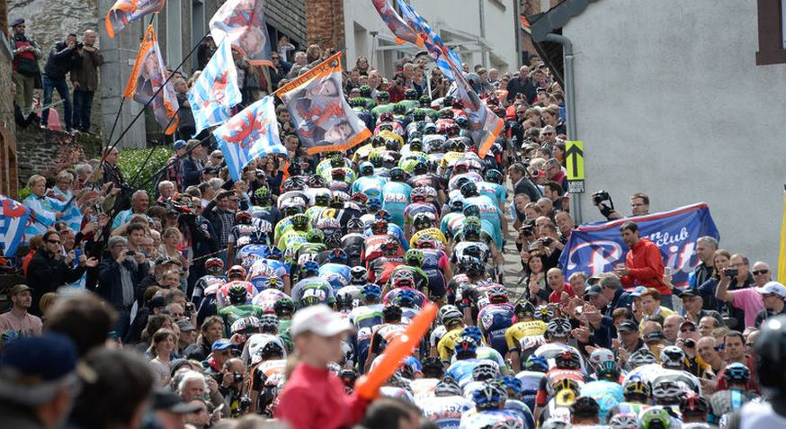 Scatto tradizionale di una delle prime côtes della Liegi © letour.fr