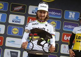 Peter Sagan può finalmente alzare l'ambito trofeo del Giro delle Fiandre © Bettiniphoto