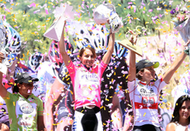 Tripudio per Katie Hall nella premiazione finale del San Luis Feminino © Luis Barbosa