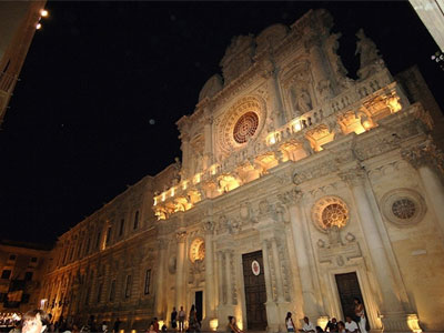 La Basilica di Santa Croce a Lecce e, accanto, il Palazzo dei Celestini