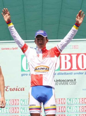 Cayetano Sarmiento sul gradino più alto del podio del Giro Bio 2009 © Uff. stampa