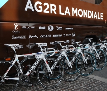 L'AG2R si prepara per la stagione 2011 © Bettiniphoto