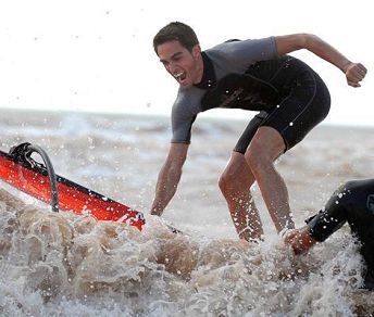 Alberto Contador impegnato col windsurf nel ritiro Saxo Bank a Fuerteventura © team-saxobank.com - Tim De Waele