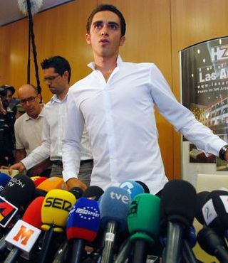 Alberto Contador alle prese con la vicenda clenbuterolo © BuffaloNews.com