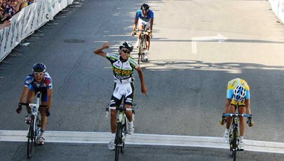 L'arrivo vittorioso di Matteo Fedi - Foto Isolapress