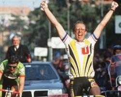 La vittoria di Laurent su Maurizio Fondriest nella Milano-Sanremo del 1988